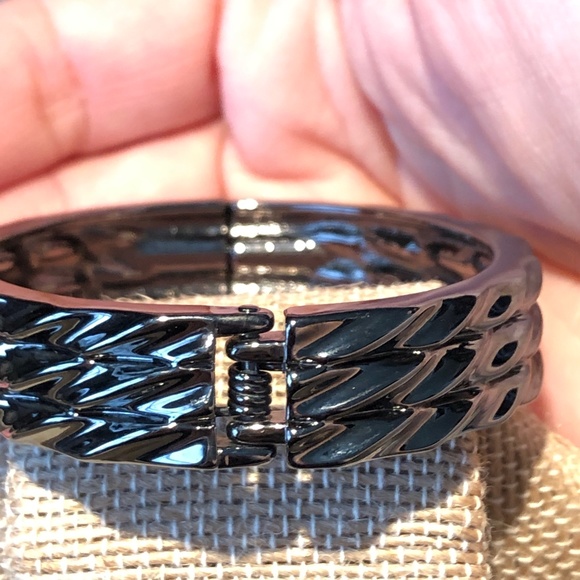 BLACK RHODIUM PLATING HINGED BANGLE BRACELET - Picture 6 of 11